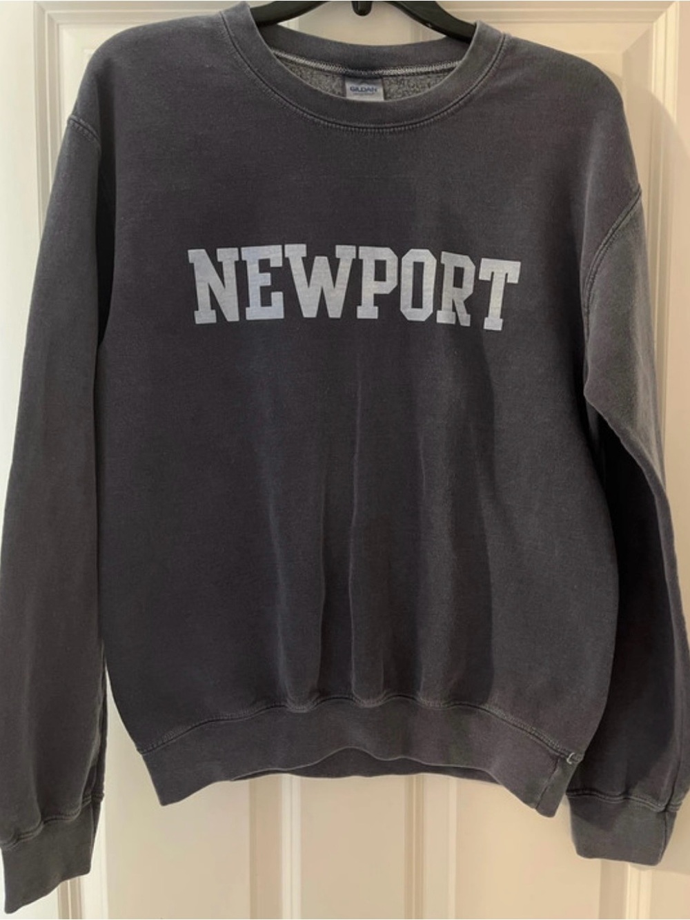 Gildan Gray Newport Crewneck Sweatshirt Women’s Small